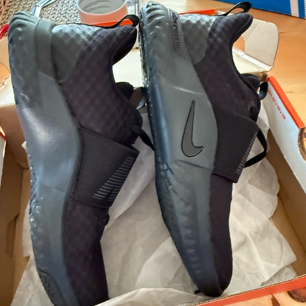 Nike Black and Gray Athletic Sneakers - Picture 4 of 8